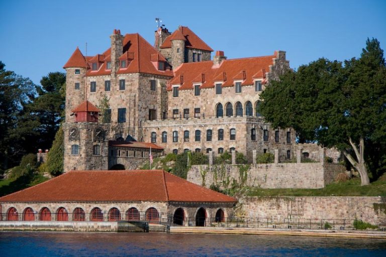 Singer Castle New York 1