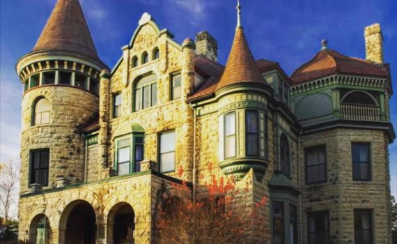 Castle La Crosse Bed and Breakfast Wisconsin sml