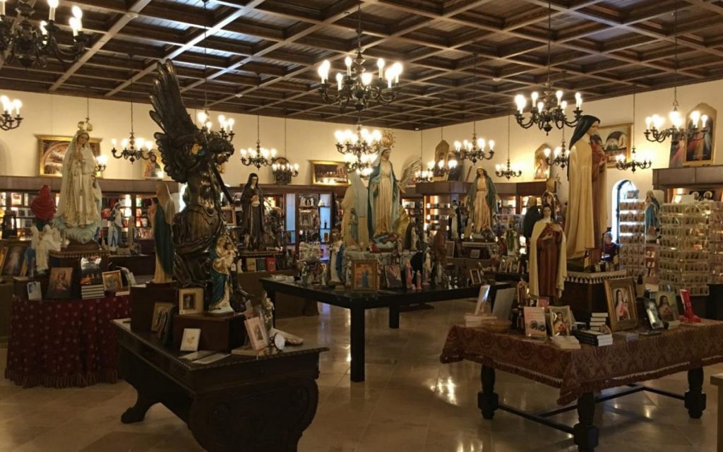 Castle San Miguel Hanceville Alabama Gift shop interior 2