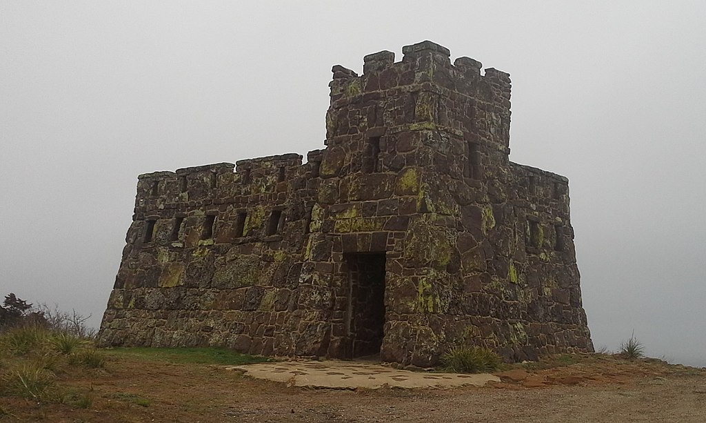 Coronado Heights Castle Lindsborg Kansas wikimedia lrg