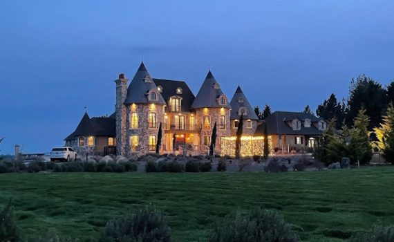 Chateau de Harpe - Fairytale wedding venue - Oregeon sml