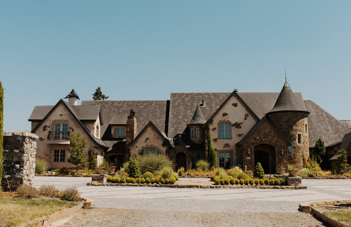 Chateau de Lis Oregon City Oregon Wedding Venue 1