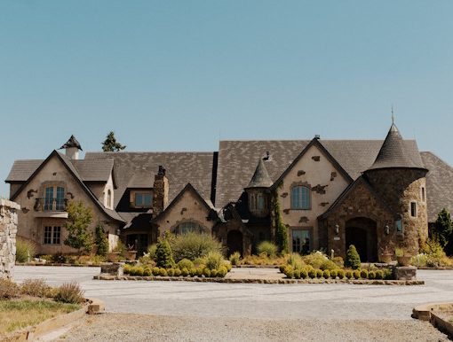 Chateau de Lis Oregon City Oregon Wedding Venue sml