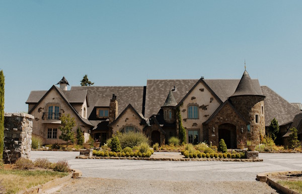 Chateau de Lis Oregon City Oregon Wedding Venue sml